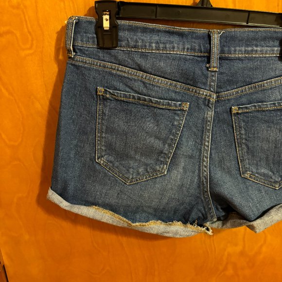 Old Navy Boyfriend Shorts Rolled cuff Distressed Size 4 - Picture 9 of 10